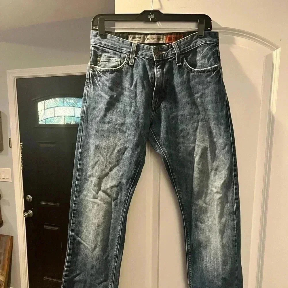 Signature Authentics Levi’s - Size 30